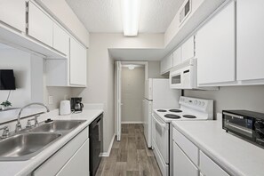 Fridge, microwave, oven, stovetop - Bright Nashville Retreat w/ Balcony 217 Cozy Condo (Nashville)