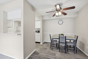 Dining - Bright Nashville Retreat w/ Balcony 217 Cozy Condo (Nashville)