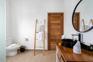 Villa – basic | Bad | Dusj, hårføner, håndklær og såpe