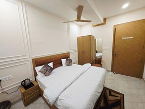 Desk, laptop workspace, free WiFi - Panna Palace (Mathura)