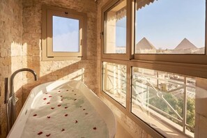 Habitación Deluxe con 1 cama doble o 2 individuales, vistas a la montaña | Interior