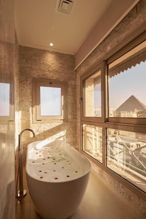 Deluxe Double or Twin Room, Mountain View | Bathroom | Shower, free toiletries, hair dryer, slippers - 7 Gates Boutique Hotel Pyramids (Giza Governorate)