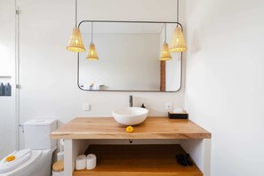 Basic Villa | Bathroom - Villa Laurenda (Tabanan)