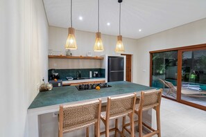 Basic Villa | Private kitchen | Fridge, microwave, stovetop, electric kettle - Villa Laurenda (Tabanan)