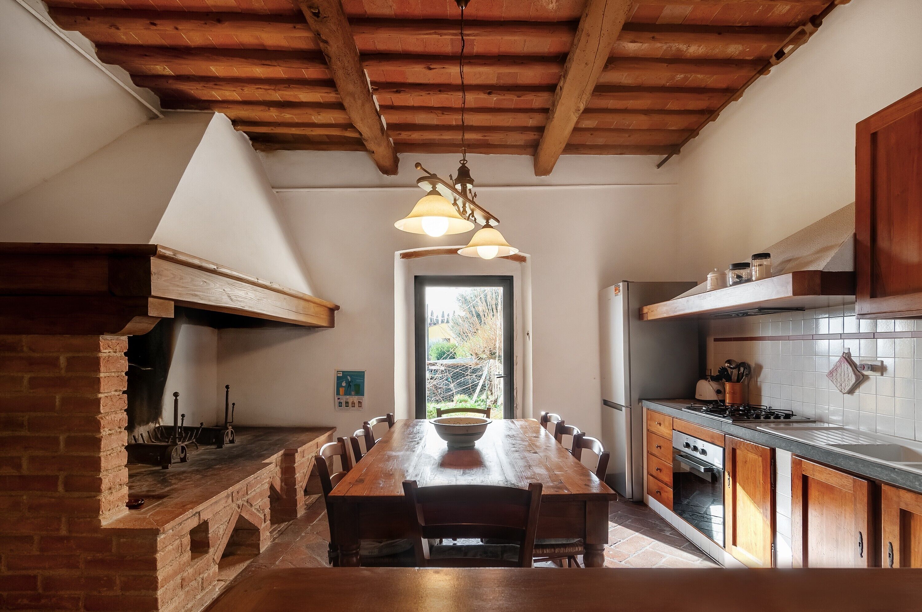 ثلاجة، ميكروويف، فرن، موقد طهي مسطح