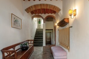 Interior - Cipressina – Spacious Tuscan Apartment with Pool for Families and Groups (Montespertoli)