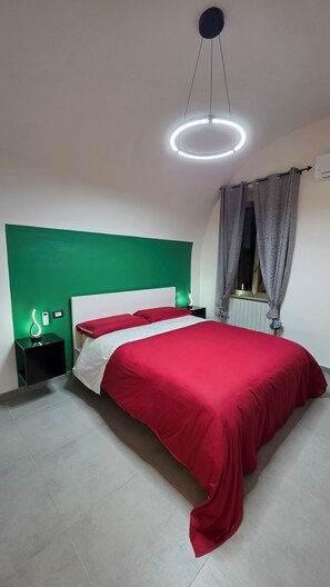 1 quarto, cofres nos quartos, escrivaninha
