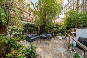 Terrace/patio - Beautifully renovated 2-bedroom, 2-bathroom garden apartment in the heart of Kensington & Chelsea, featuring a spacious king en-suite, flexible bedding, bright living areas, and elegant finishes — perfect for families, friends, or business stays. (Greater London)