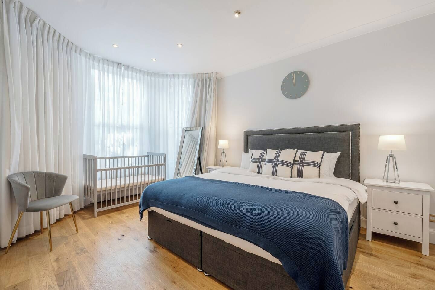 2 bedrooms, iron/ironing board, travel cot, free WiFi