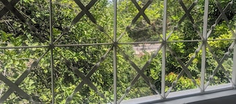 2 Bedroom Upstairs Large Flat in Portmore Pines