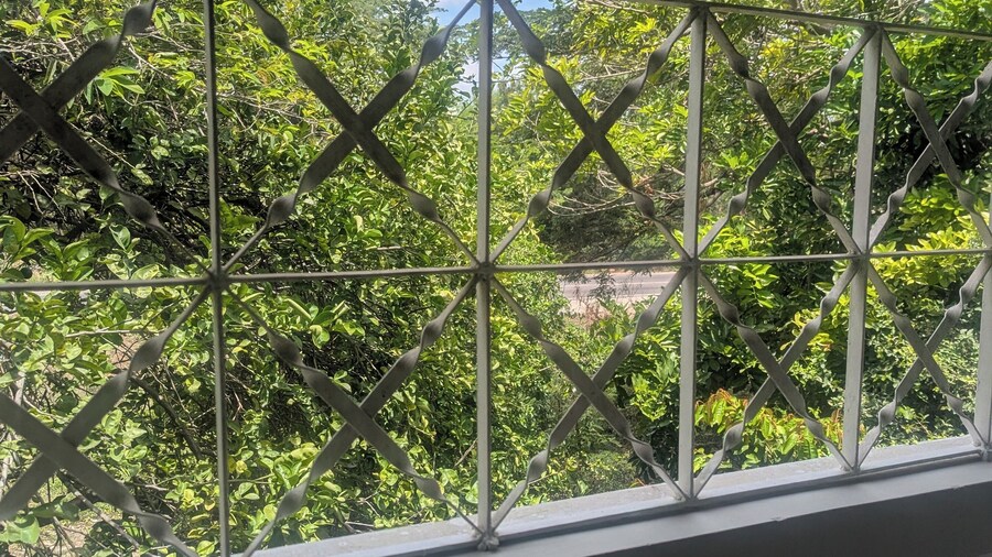 2 Bedroom Upstairs Large Flat in Portmore Pines