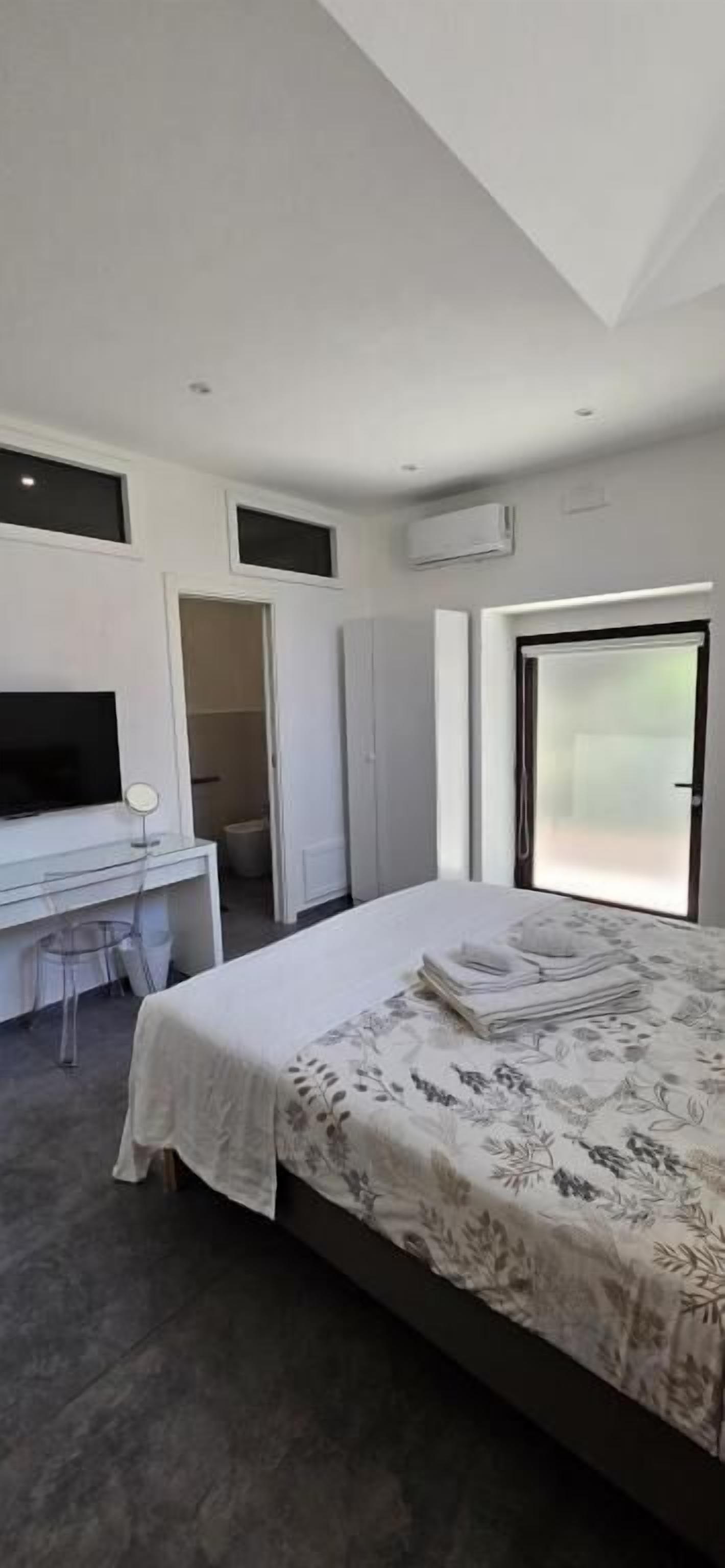 Comfort Double or Twin Room, Patio, Courtyard View | Blackout curtains, iron/ironing board, free WiFi