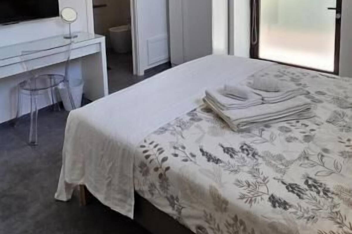 Comfort Double or Twin Room, Patio, Courtyard View | Blackout curtains, iron/ironing board, free WiFi