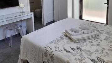 Comfort Double or Twin Room, Patio, Courtyard View | Blackout curtains, iron/ironing board, free WiFi