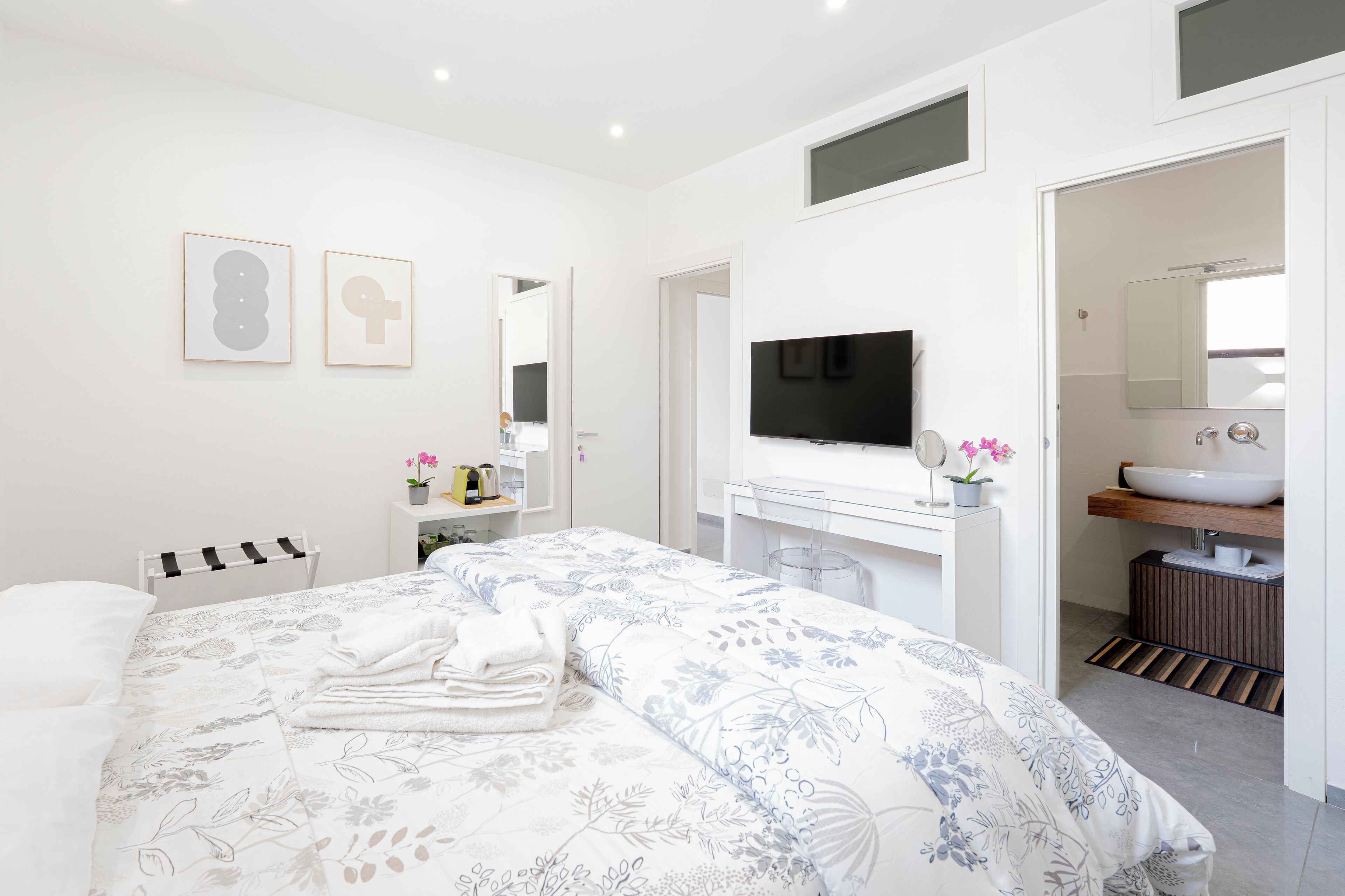 Superior Double Room, Patio, Courtyard View | Blackout drapes, iron/ironing board, free WiFi