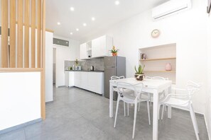 Deluxe Studio | Dining - Eos Elegant Apartment & Suites (Siracusa)