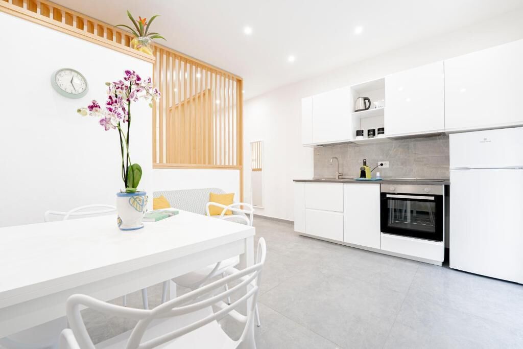 Deluxe Apartment, 2 Bedrooms, Patio, Courtyard View | Private kitchen | Espresso maker, electric kettle, cookware/dishes/utensils