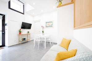 Deluxe Apartment, 2 Bedrooms, Patio, Courtyard View | Living area - Eos Elegant Apartment & Suites (Siracusa)