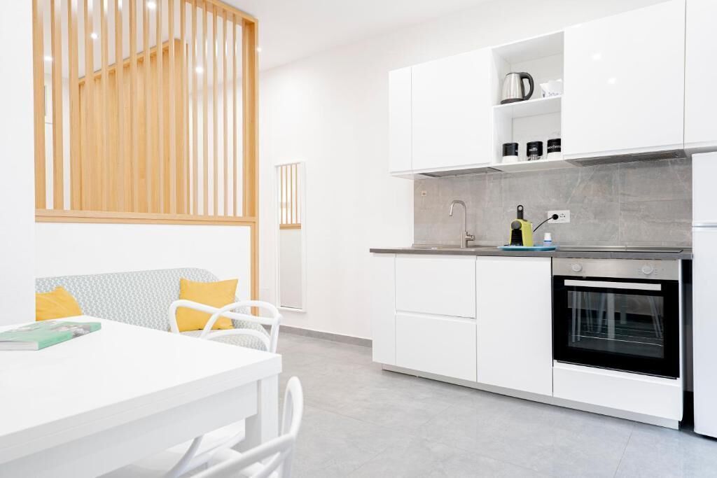 Deluxe Apartment, 2 Bedrooms, Patio, Courtyard View | Private kitchen