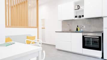 Deluxe Apartment, 2 Bedrooms, Patio, Courtyard View | Private kitchen | Espresso maker, electric kettle, cookware/dishes/utensils