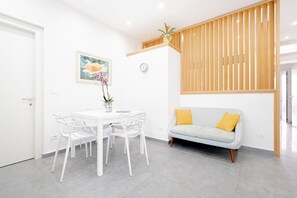 Deluxe Apartment, 2 Bedrooms, Patio, Courtyard View | Interior - Eos Elegant Apartment & Suites (Syracuse)