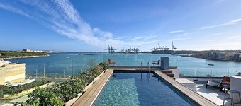 South 32 Hotel by Zzzing