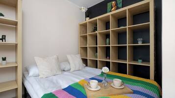 Iron/ironing board, WiFi, bed sheets