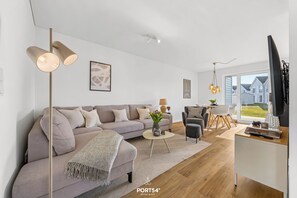 TV, fireplace - SalzWasserHerz - Sauna, Fireplace, Washing Machine, Terrace, Car Parking (Olpenitz)