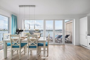 Dining - Flow - Sea view, washer-dryer, roof terrace, parking space, sauna (Olpenitz)