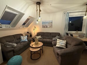 TV - Central vacation apartment "Urlaubsbrise", with balcony, ideal for 3-4 persons (Büsum)