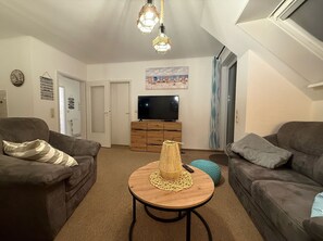 TV - Central vacation apartment "Urlaubsbrise", with balcony, ideal for 3-4 persons (Büsum)