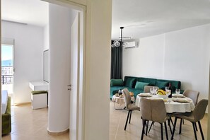 Standard Διαμέρισμα, 2 Υπνοδωμάτια, Μπαλκόνι, Στο βουνό (Ionian Blue Escape 304 /w Sea View) | Γεύματα