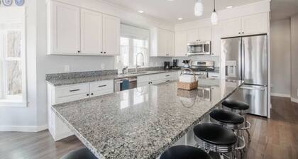 High Tide: Harbor View: Walk2town/Beach: sleeps 12