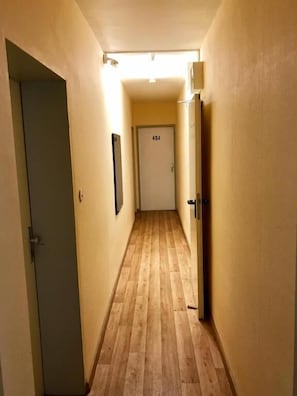 Triple Room, City View | Interior - Pension Alpha (Frankfurt)