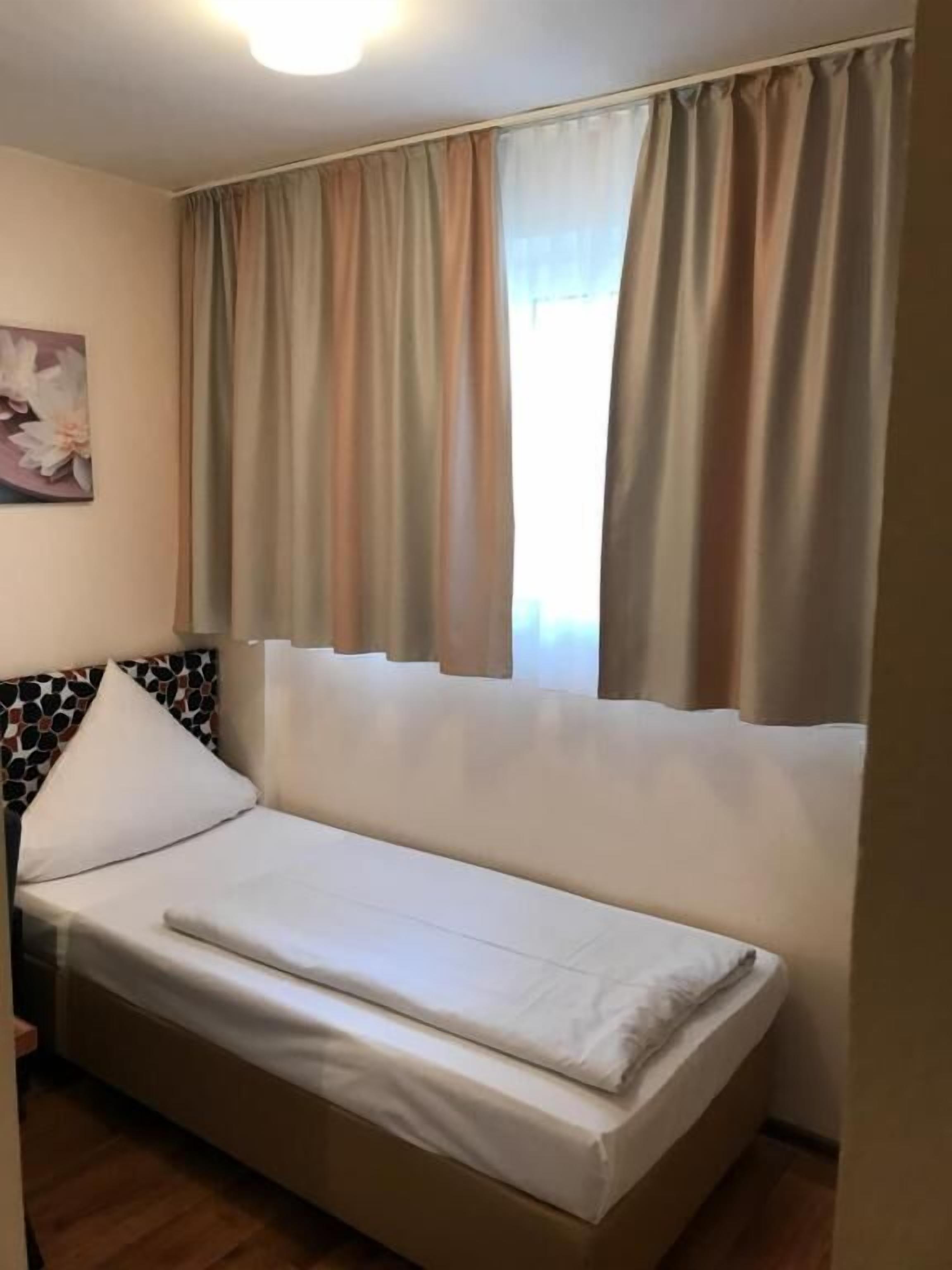 Single Room, Courtyard View | Iron/ironing board, free WiFi