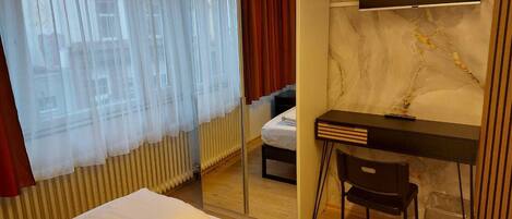 Een strijkplank/strijkijzer, gratis wifi