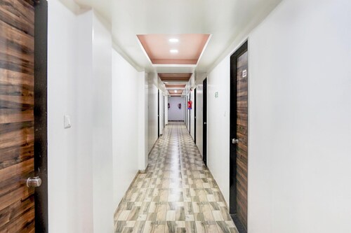 Super Hotel O Dindoli Surat