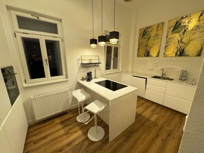 Geladeira, fogão, cooktop, lava-louças
