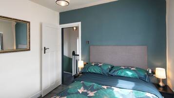 2 bedrooms, desk, iron/ironing board, free WiFi