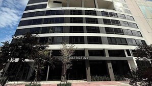 A tall, modern building with a curved facade and multiple windows. - Downtown Miami 1BR Walk to Bayside Kaseya Gym Pool (Miami)