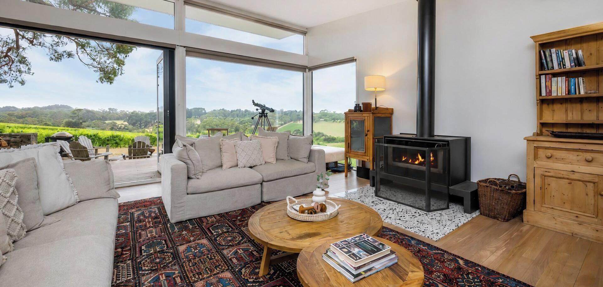 Smart TV, fireplace