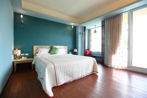 Deluxe Double Room, Balcony, Mountain View | Desk, soundproofing, free WiFi, bed sheets - Jasmine Inn  (Hengchun)