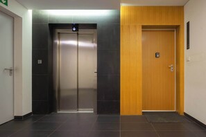 Interior - Spacious Apartment close to Airport | Parking | Workspace (Warszawa)