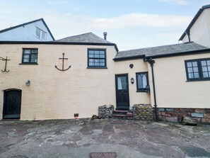 Exterior - Sammy Hakes Cottage (Watchet)
