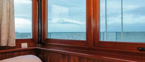 1 bedroom, individually decorated, individually furnished, free WiFi