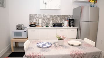 House, 1 Bedroom, Accessible, Patio | Dining room