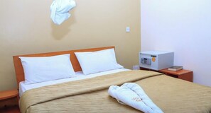 Habitación doble Deluxe | Decoración personalizada, muebles diferentes y wifi gratis 