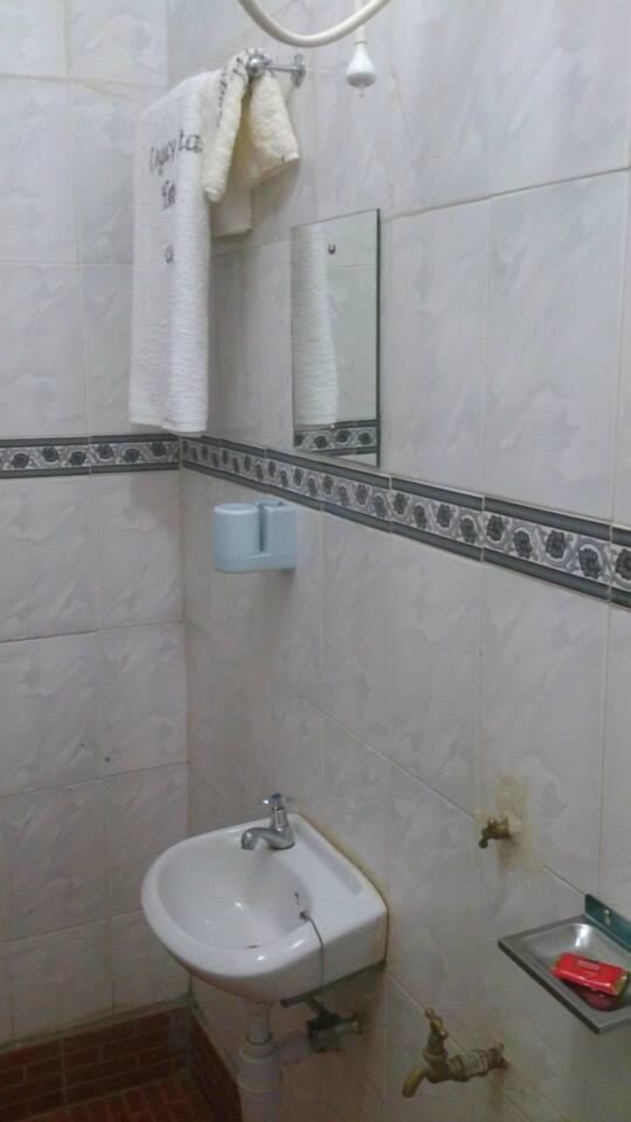 Enkeltrom – superior | Bad | Dusj, toalettartikler (inkludert), tøfler og håndklær