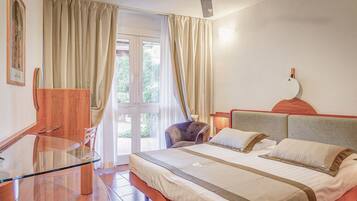 Habitación doble | Minibar, caja fuerte, cunas (de pago) y wifi gratis