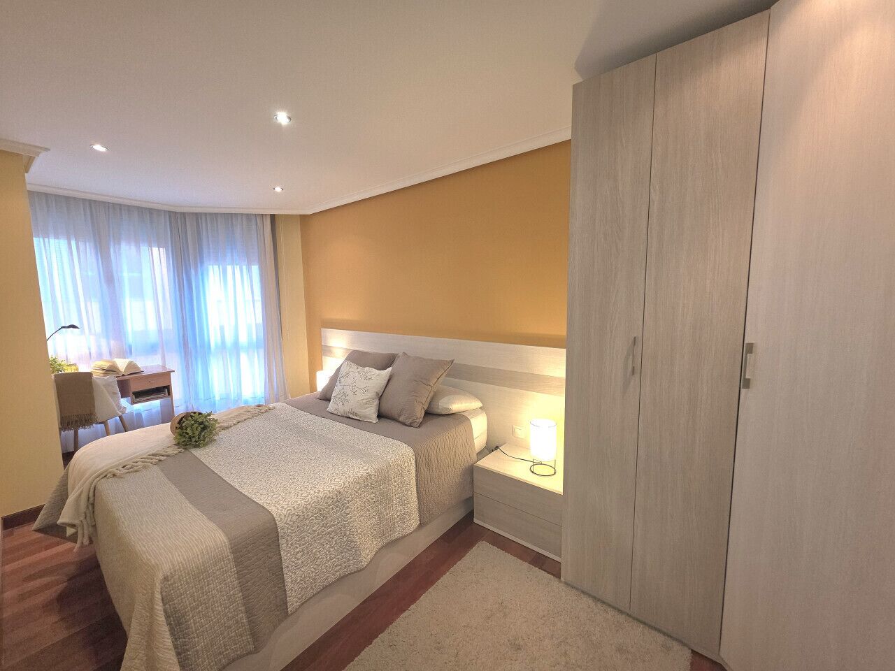 2 slaapkamers, een strijkplank/strijkijzer, wifi, beddengoed